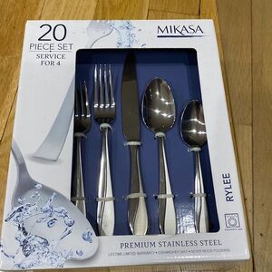 Micah’s 20 piece set.Service for 4.Premium stainless steel.